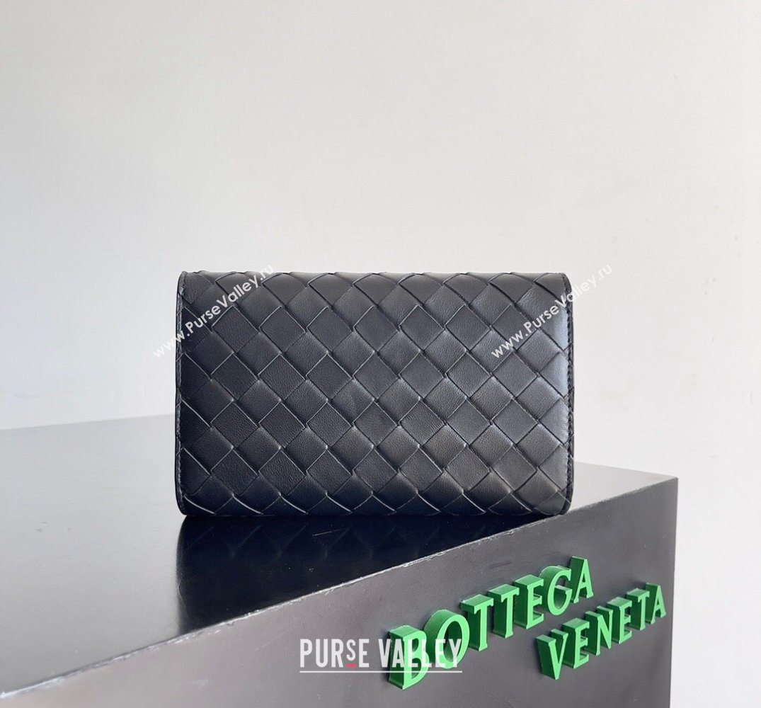 Bottega Veneta Andiamo Large Flap Wallet Black with metallic knot closure 2024 (misu-24040706)