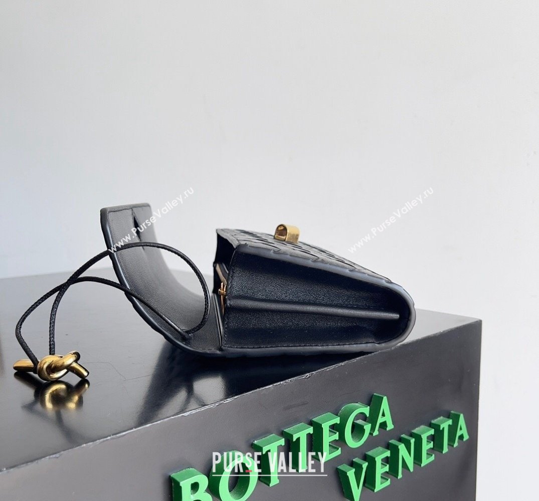 Bottega Veneta Andiamo Large Flap Wallet Black with metallic knot closure 2024 (misu-24040706)