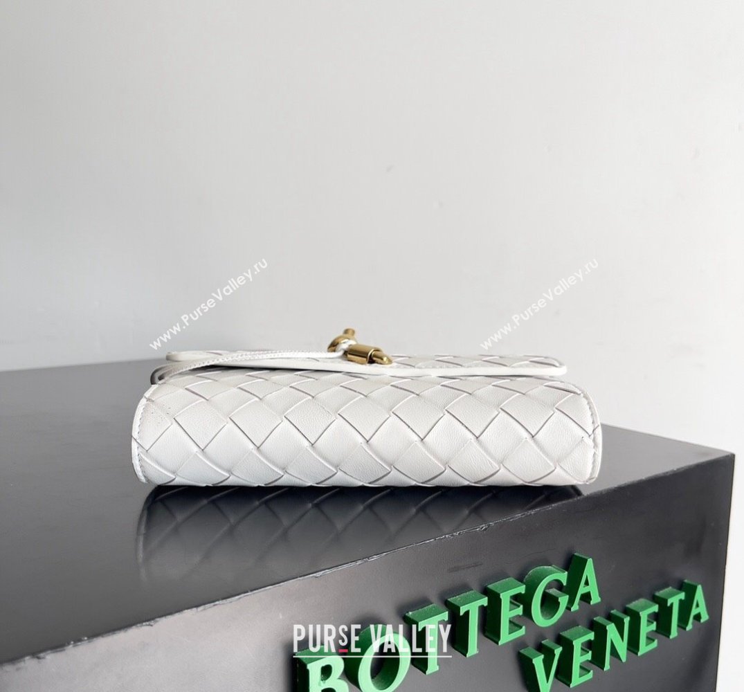 Bottega Veneta Andiamo Large Flap Wallet White with metallic knot closure 2024 (misu-24040707)