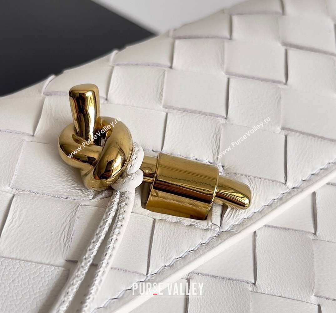 Bottega Veneta Andiamo Large Flap Wallet White with metallic knot closure 2024 (misu-24040707)