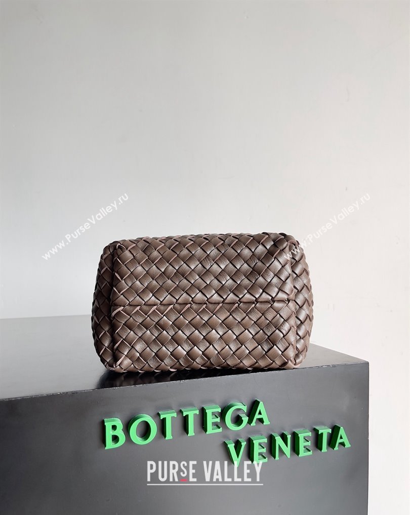 Bottega Veneta Small Cabat Bucket Small Intreccio leather bag FONDANT 2024 (misu-24040711)