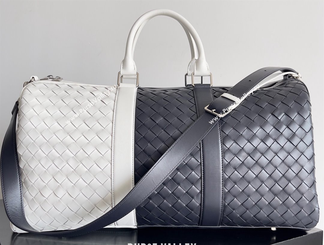 Bottega Veneta Medium Intrecciato Duffle Intrecciato leather Bag Space / White (misu-24040823)