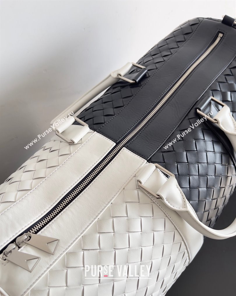 Bottega Veneta Medium Intrecciato Duffle Intrecciato leather Bag Space / White (misu-24040823)