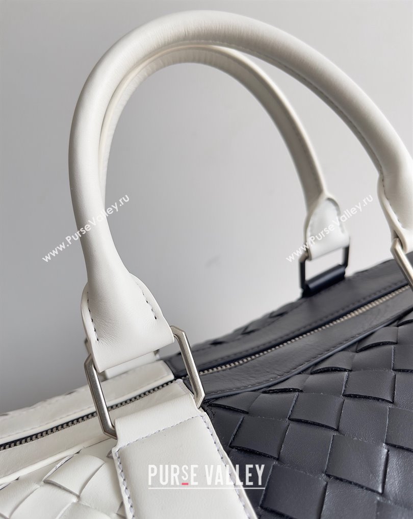Bottega Veneta Medium Intrecciato Duffle Intrecciato leather Bag Space / White (misu-24040823)