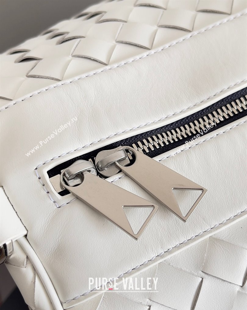 Bottega Veneta Medium Intrecciato Duffle Intrecciato leather Bag Space / White (misu-24040823)