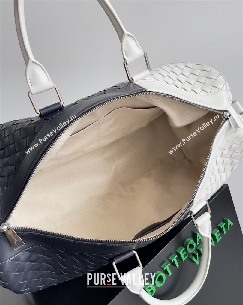 Bottega Veneta Medium Intrecciato Duffle Intrecciato leather Bag Space / White (misu-24040823)