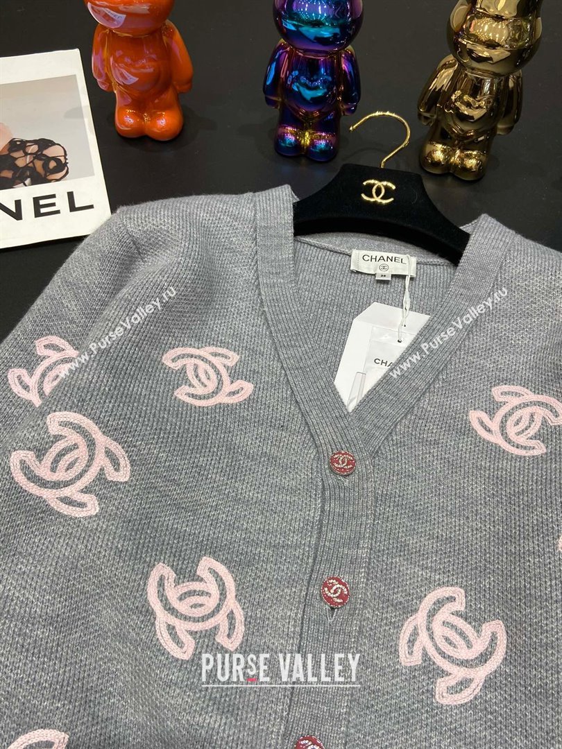 CHANEL gray/pink cc printed CARDIGAN 2023 (qiqi-231206-19)