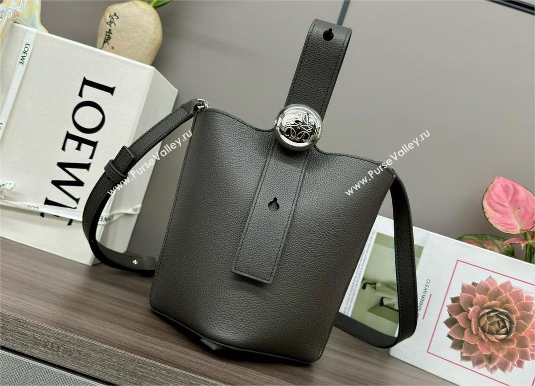 loewe mini Pebble Bucket bag in soft grained calfskin black 2024 (xinyidai-240319-03)