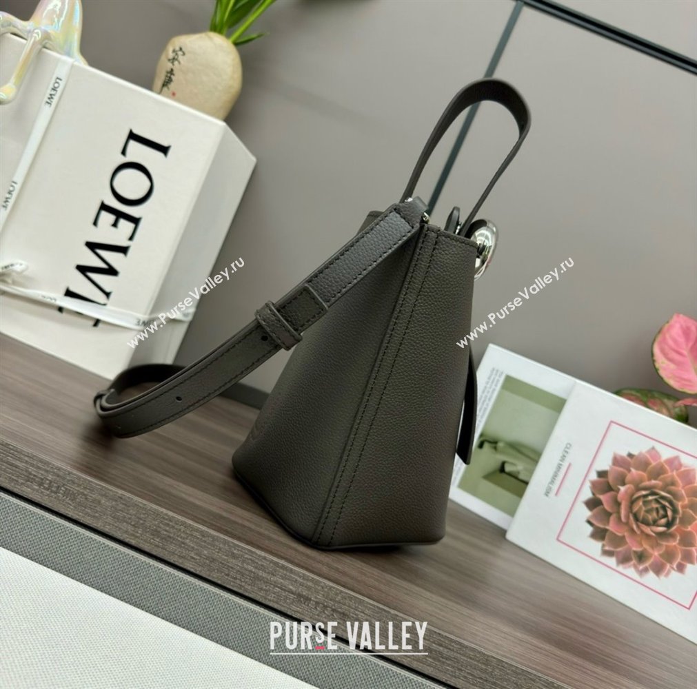 loewe mini Pebble Bucket bag in soft grained calfskin black 2024 (xinyidai-240319-03)