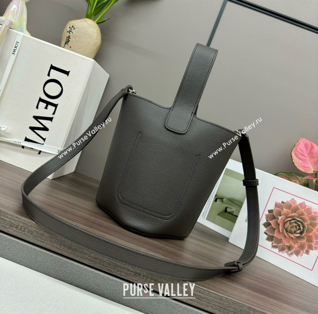 loewe mini Pebble Bucket bag in soft grained calfskin black 2024 (xinyidai-240319-03)