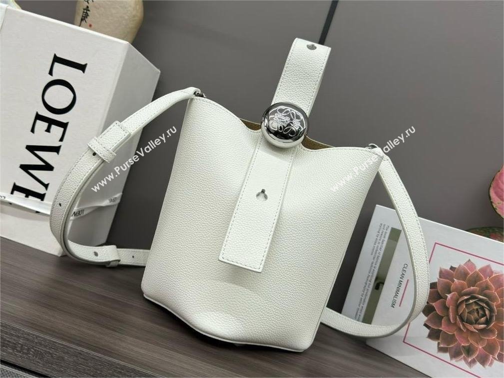 loewe mini Pebble Bucket bag in soft grained calfskin white 2024 (xinyidai-240319-02)