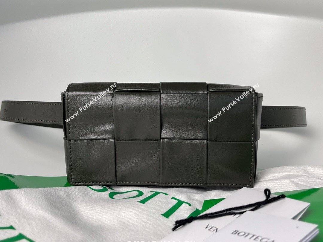 Bottega Veneta wax calfskin The Belt Cassette Bag black/green (misu-210226-03)