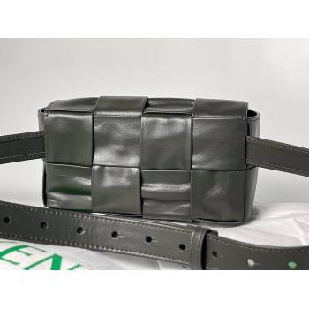 Bottega Veneta wax calfskin The Belt Cassette Bag black/green (misu-210226-03)