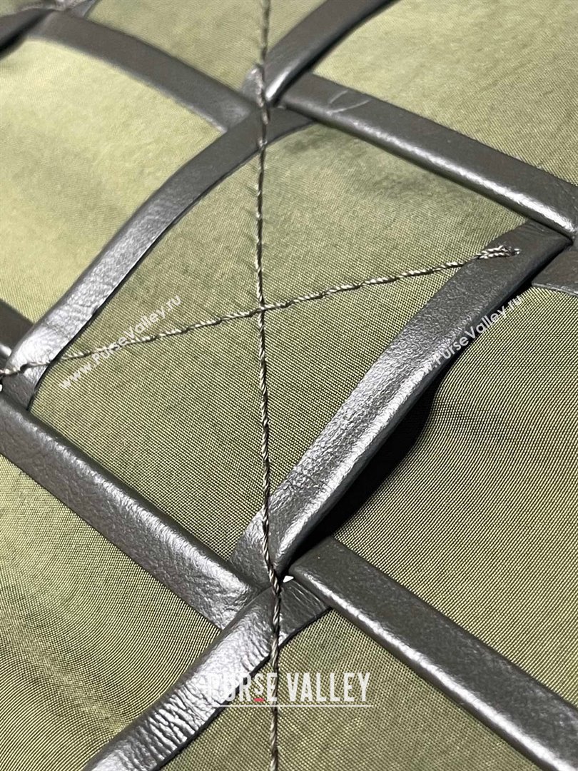 Bottega Veneta wax calfskin The Belt Cassette Bag black/green (misu-210226-03)