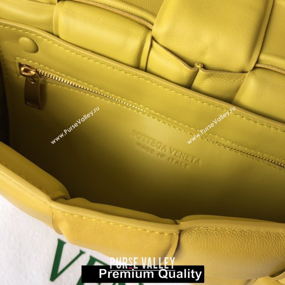 Bottega Veneta THE CHAIN CASSETTE shoulder bag yellow/gold 2020 (wante-6923)
