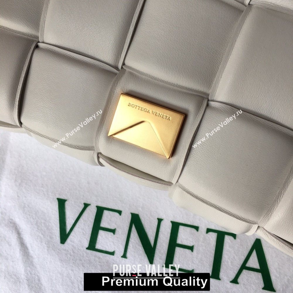 Bottega Veneta THE CHAIN CASSETTE shoulder bag off white/gold 2020 (wante-2367)