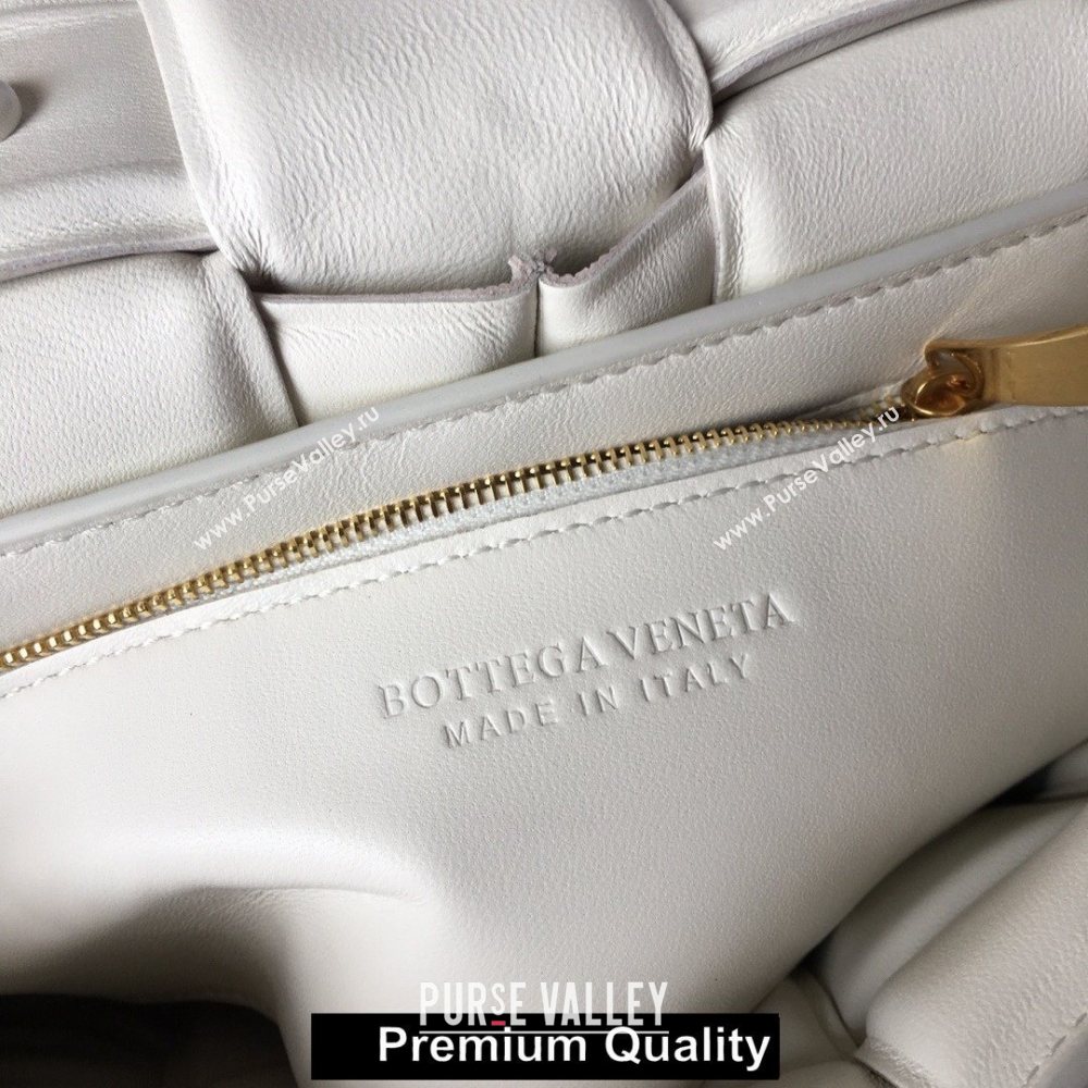 Bottega Veneta THE CHAIN CASSETTE shoulder bag off white/gold 2020 (wante-2367)