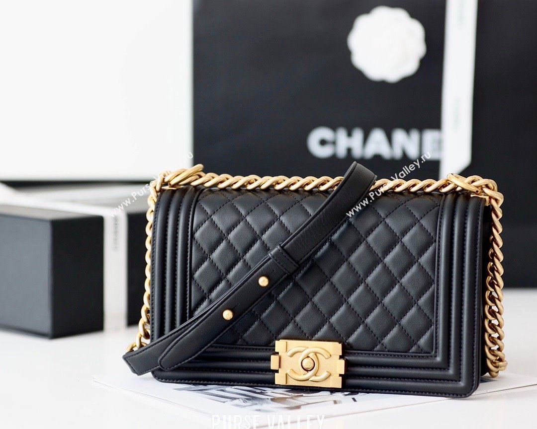 Chanel Medium Le Boy Bag In smooth Calfskin black With Gold Hardware(Original Quality) (shunyang-231106-03)