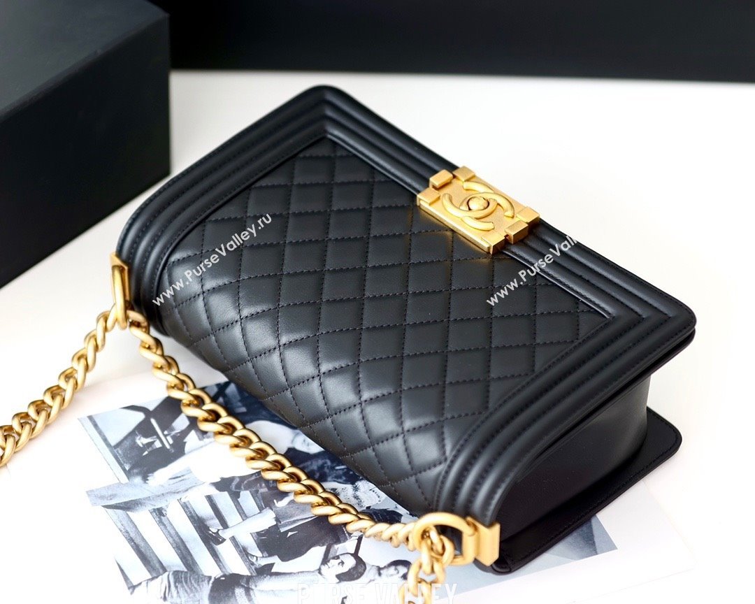 Chanel Medium Le Boy Bag In smooth Calfskin black With Gold Hardware(Original Quality) (shunyang-231106-03)