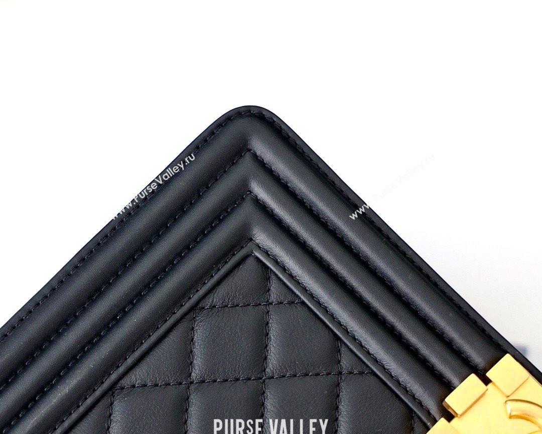 Chanel Medium Le Boy Bag In smooth Calfskin black With Gold Hardware(Original Quality) (shunyang-231106-03)