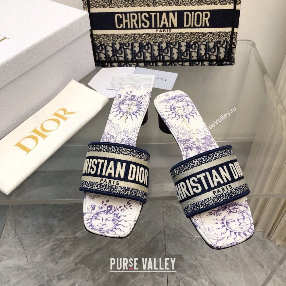 Dior Embroidered Cotton and White and Blue Toile de Jouy Soleil Motif Dway Heeled Slide 2024 (modeng-240424-07)