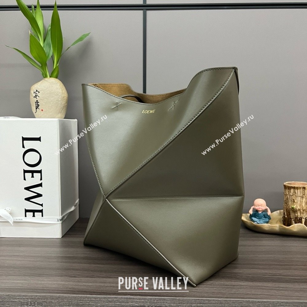 LOEWE Puzzle Fold Tote in shiny calfskin 052316 dark khaki green 2024 (yongsheng-240329-23)