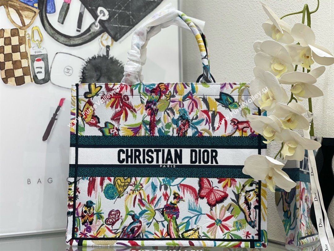 Dior large Book Tote Bag in White Multicolor Toile de Jouy Fantastica Embroidery 2024 (xxg-240329-12)