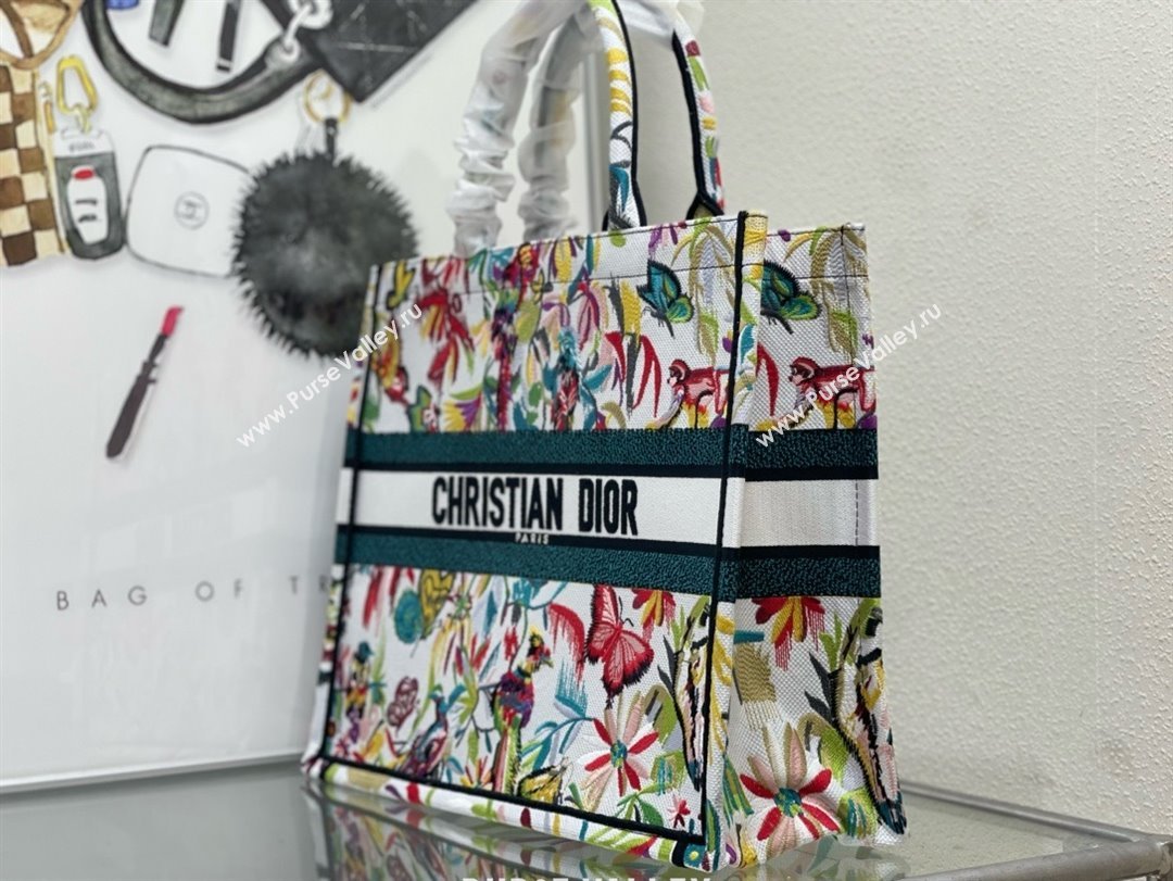 Dior large Book Tote Bag in White Multicolor Toile de Jouy Fantastica Embroidery 2024 (xxg-240329-12)