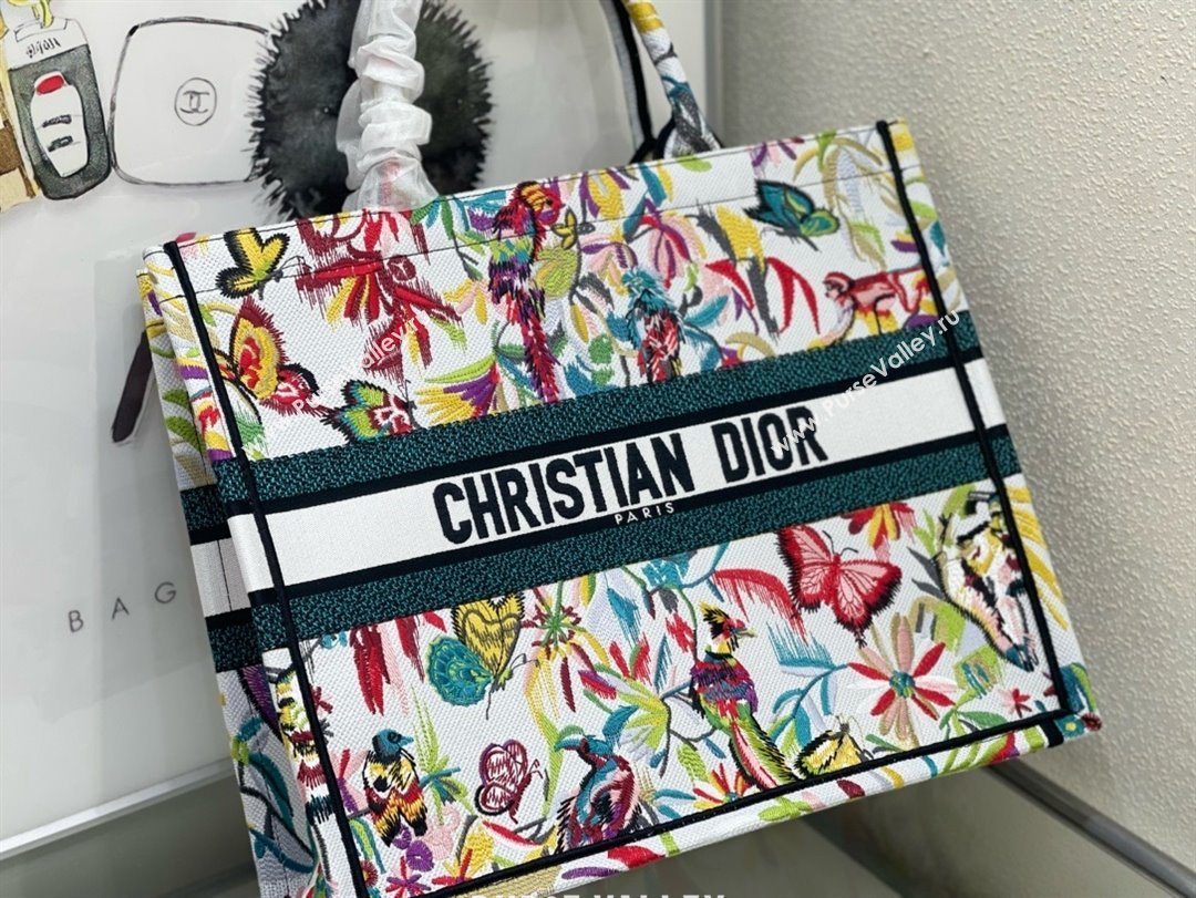 Dior large Book Tote Bag in White Multicolor Toile de Jouy Fantastica Embroidery 2024 (xxg-240329-12)