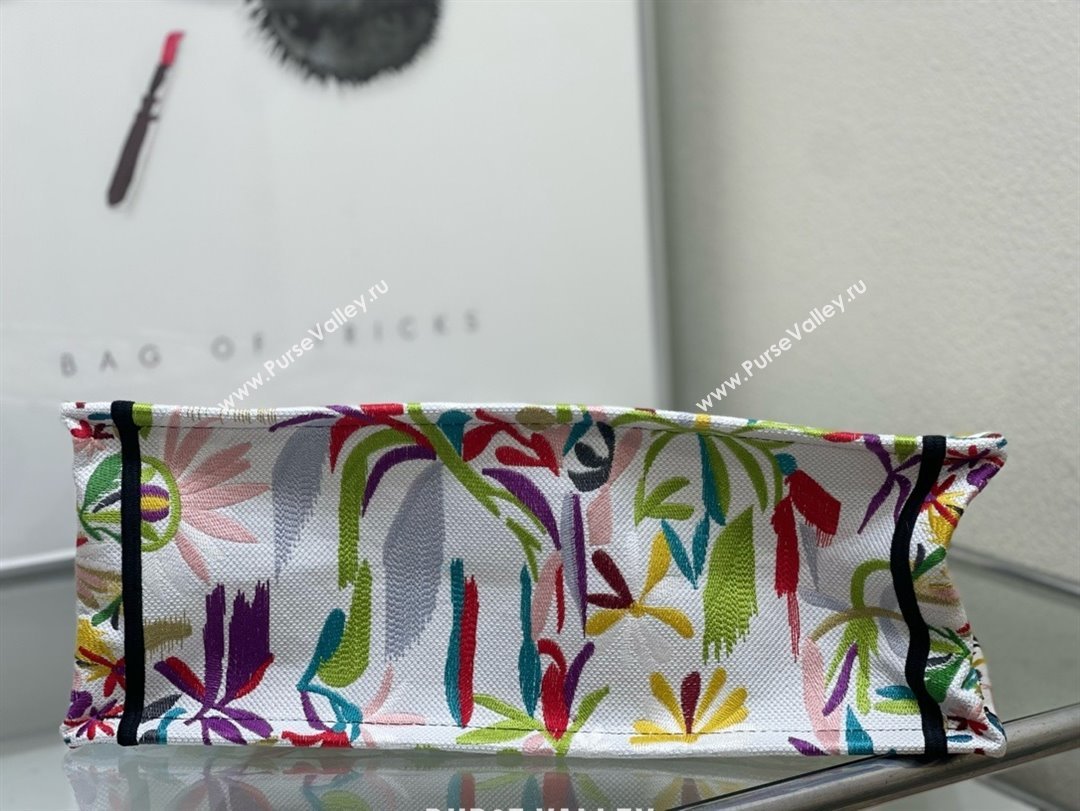 Dior large Book Tote Bag in White Multicolor Toile de Jouy Fantastica Embroidery 2024 (xxg-240329-12)
