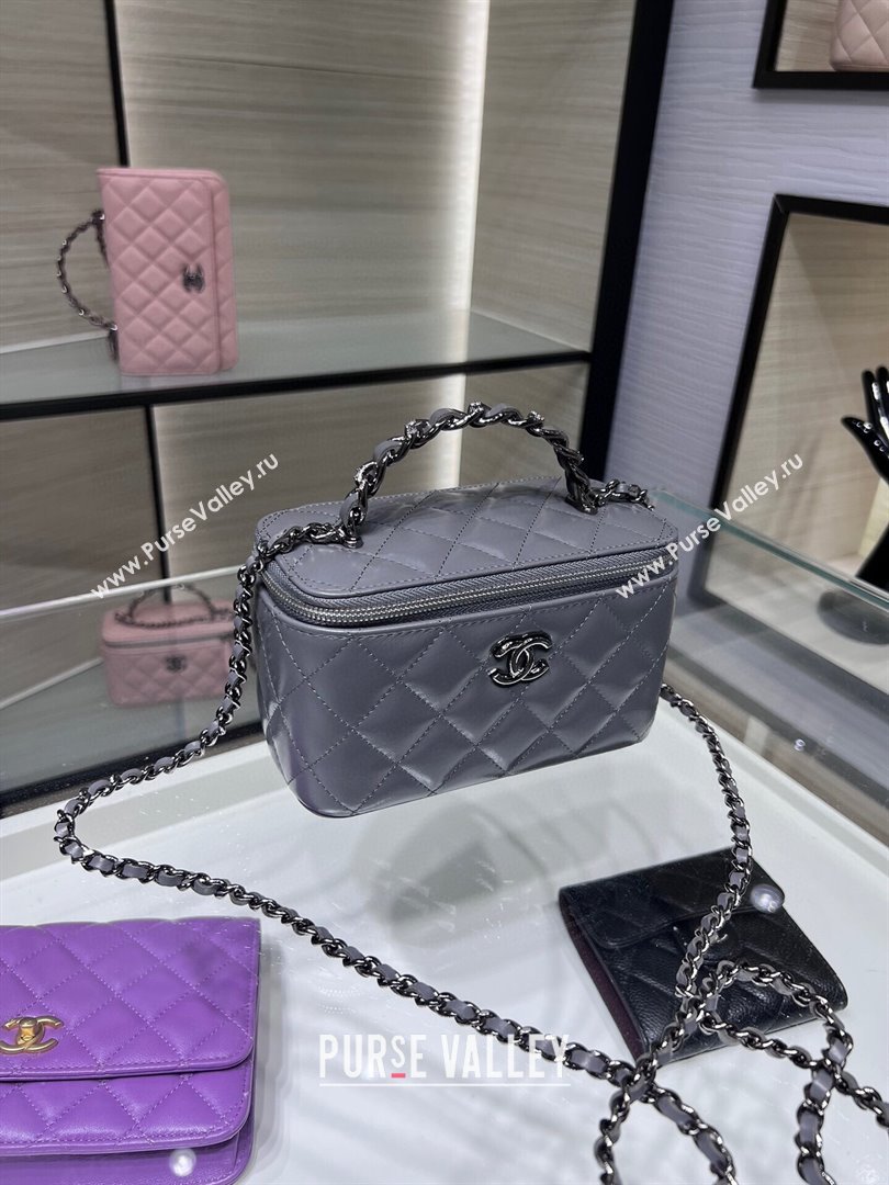 chanel Shiny Crumpled Calfskin, Strass & Ruthenium-Finish Metal Clutch with Chain AP3593 gray 2023 (jiyuan-231115-01)