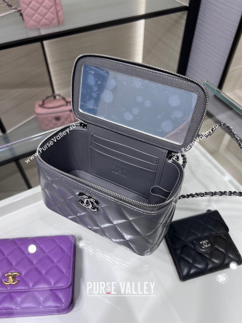 chanel Shiny Crumpled Calfskin, Strass & Ruthenium-Finish Metal Clutch with Chain AP3593 gray 2023 (jiyuan-231115-01)