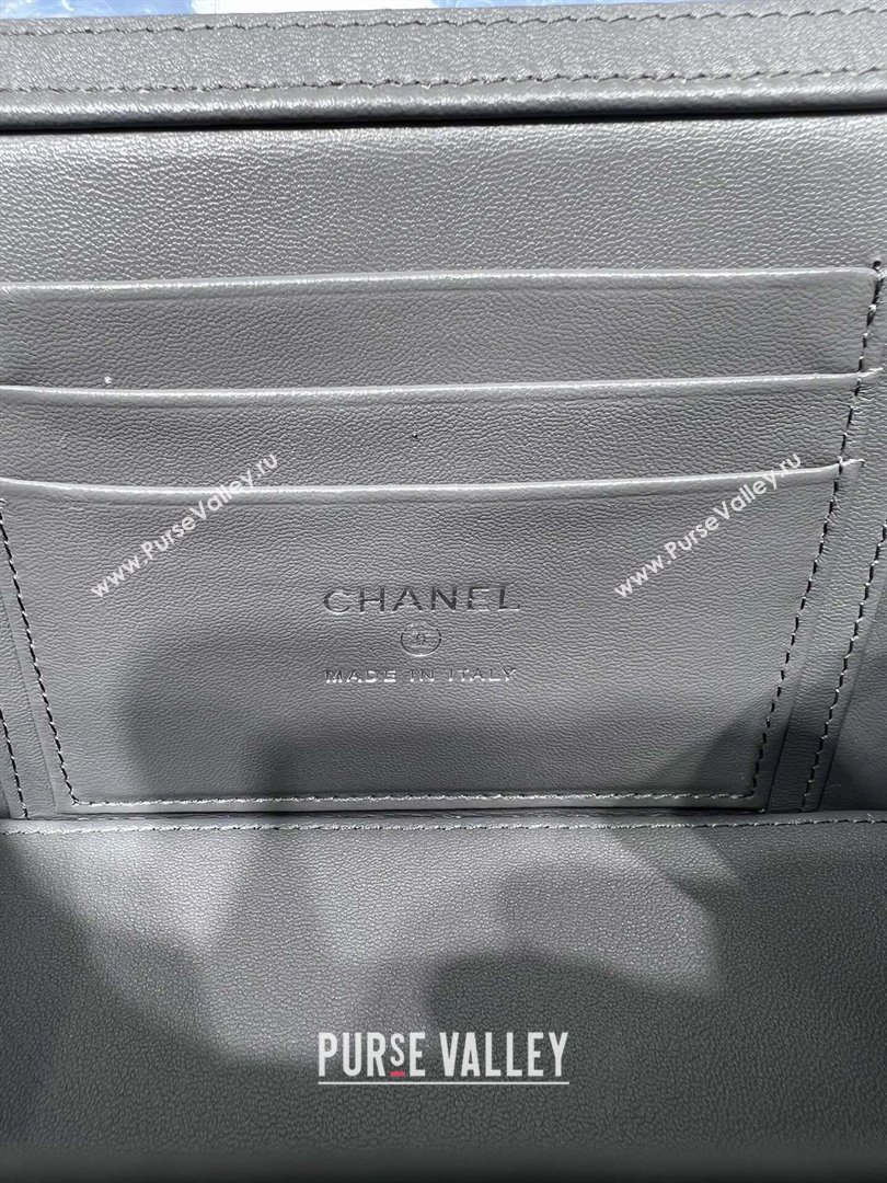chanel Shiny Crumpled Calfskin, Strass & Ruthenium-Finish Metal Clutch with Chain AP3593 gray 2023 (jiyuan-231115-01)