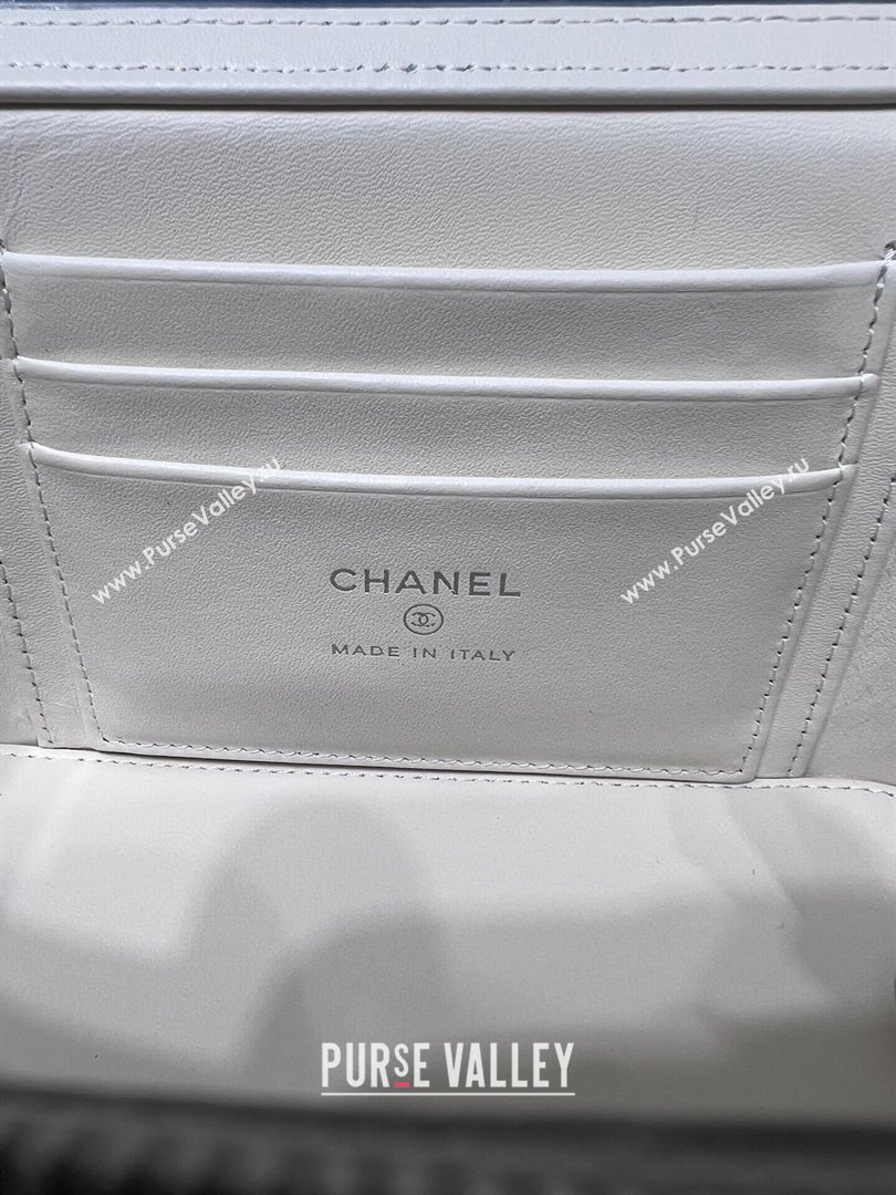 chanel Shiny Crumpled Calfskin, Strass & Ruthenium-Finish Metal Clutch with Chain AP3593 white 2023 (jiyuan-231114-04)