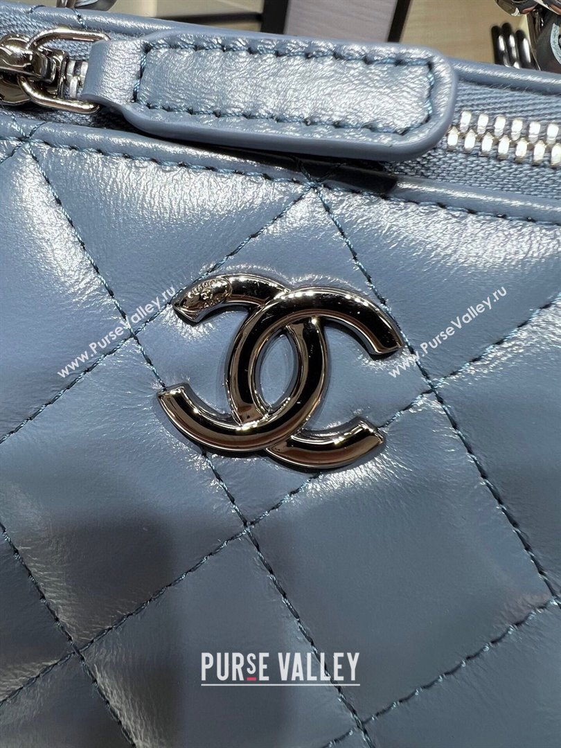 chanel Shiny Crumpled Calfskin, Strass & Ruthenium-Finish Metal Clutch with Chain AP3593 blue 2023 (jiyuan-231115-02)
