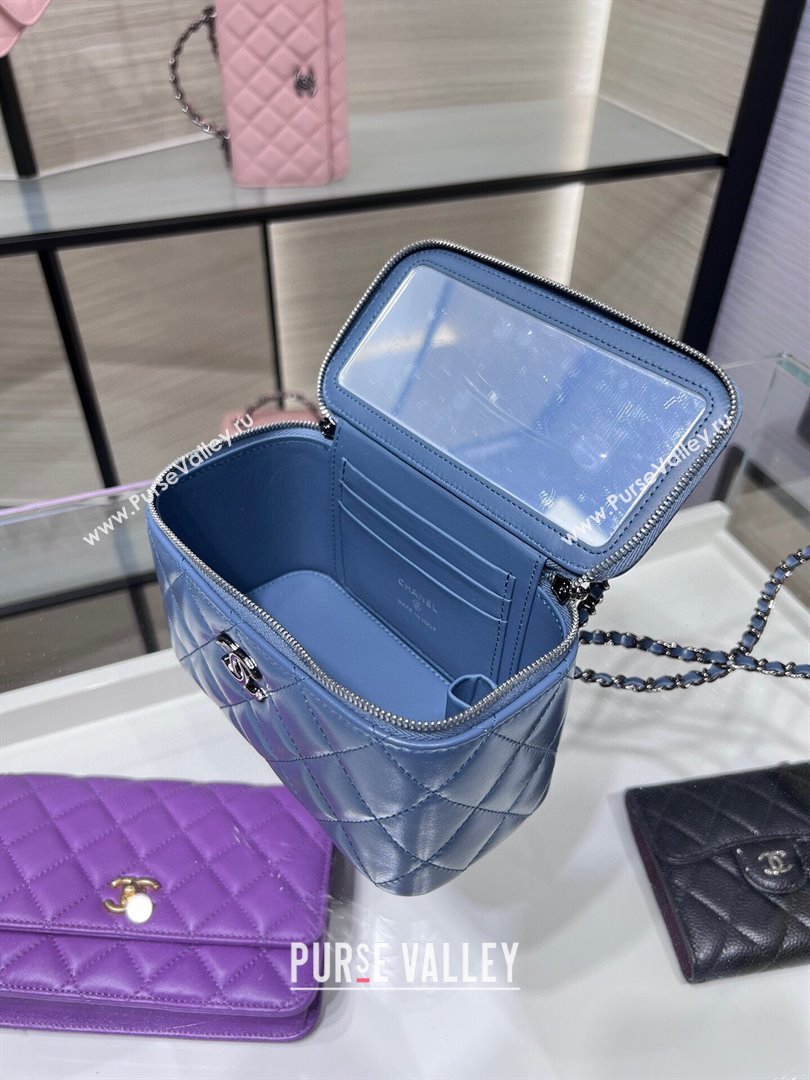 chanel Shiny Crumpled Calfskin, Strass & Ruthenium-Finish Metal Clutch with Chain AP3593 blue 2023 (jiyuan-231115-02)