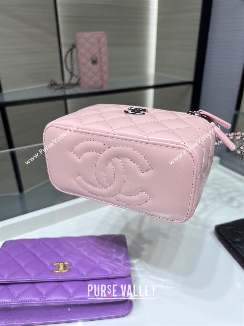 chanel Shiny Crumpled Calfskin, Strass & Ruthenium-Finish Metal Clutch with Chain AP3593 pink 2023 (jiyuan-231115-03)