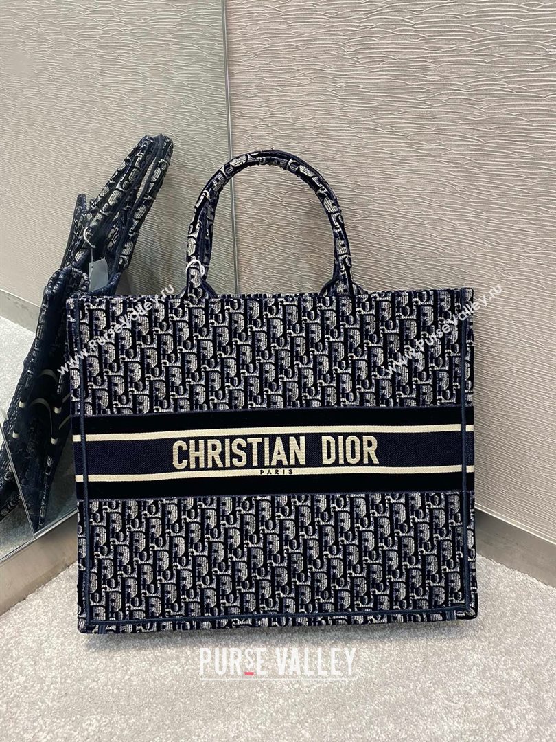 Dior Book Tote Bag in Oblique Embroidered Velvet Blue 2020 (vivi-6391 )