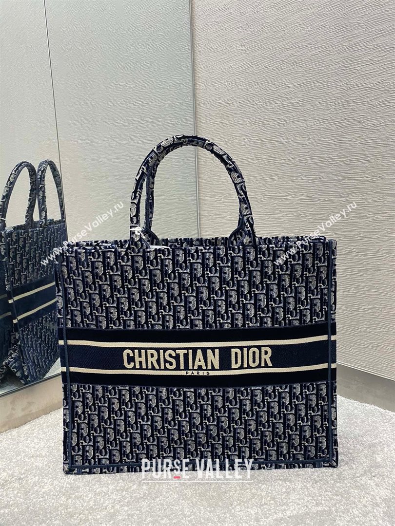 Dior Book Tote Bag in Oblique Embroidered Velvet Blue 2020 (vivi-6391 )
