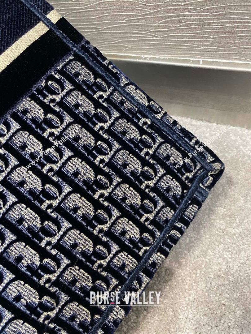 Dior Book Tote Bag in Oblique Embroidered Velvet Blue 2020 (vivi-6391 )