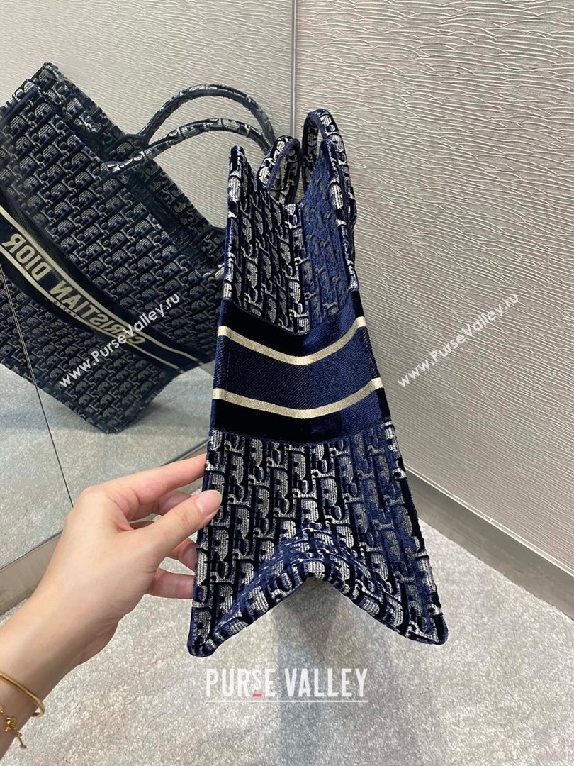 Dior Book Tote Bag in Oblique Embroidered Velvet Blue 2020 (vivi-6391 )