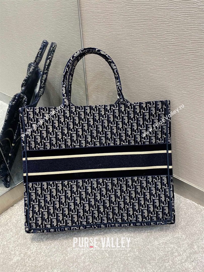 Dior Book Tote Bag in Oblique Embroidered Velvet Blue 2020 (vivi-6391 )