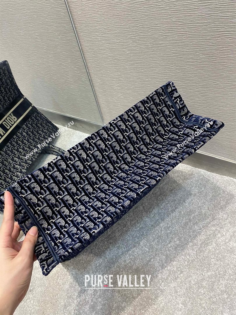 Dior Book Tote Bag in Oblique Embroidered Velvet Blue 2020 (vivi-6391 )