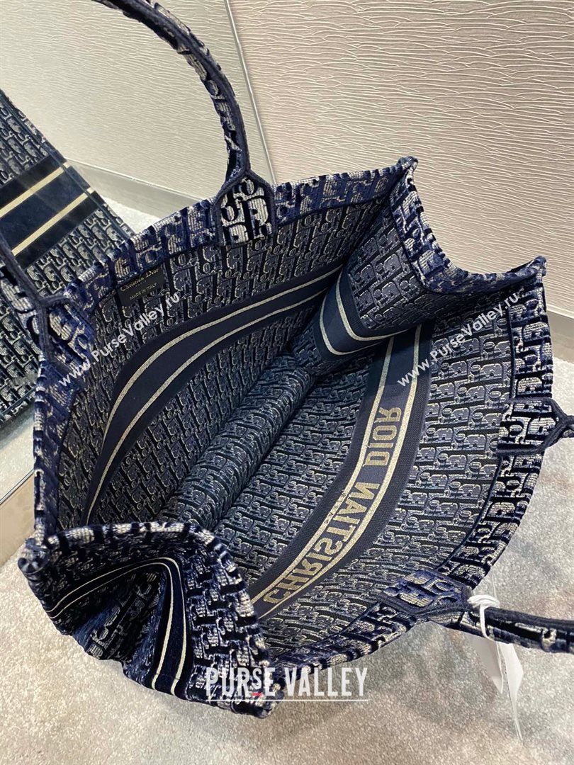 Dior Book Tote Bag in Oblique Embroidered Velvet Blue 2020 (vivi-6391 )