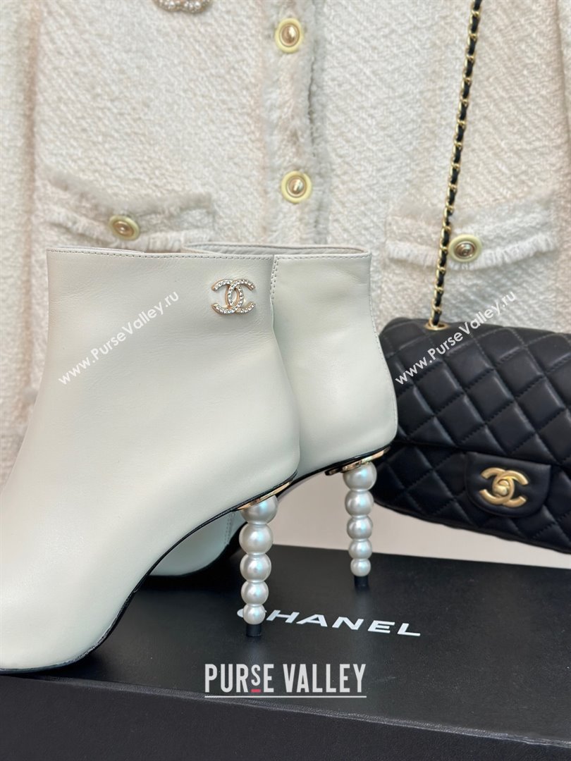 CHANEL pearl heel logo boots white 2023 (clf-231016-04)