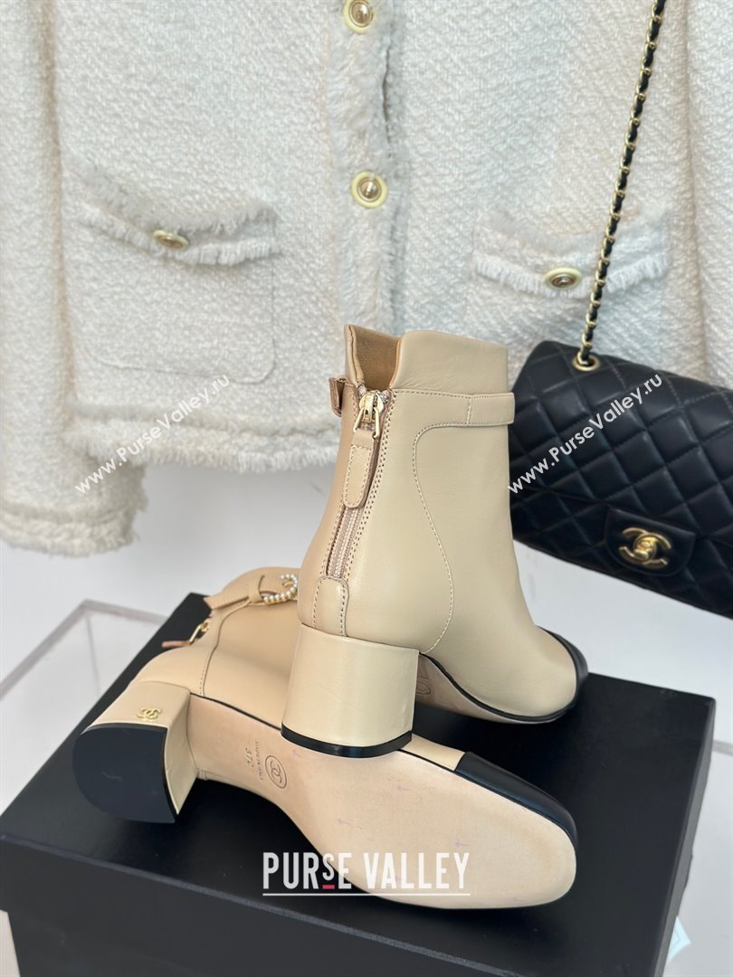 Chanel HEEL 5CM ankle boots WITH buckle beige 2023 (CLF-231016-31)