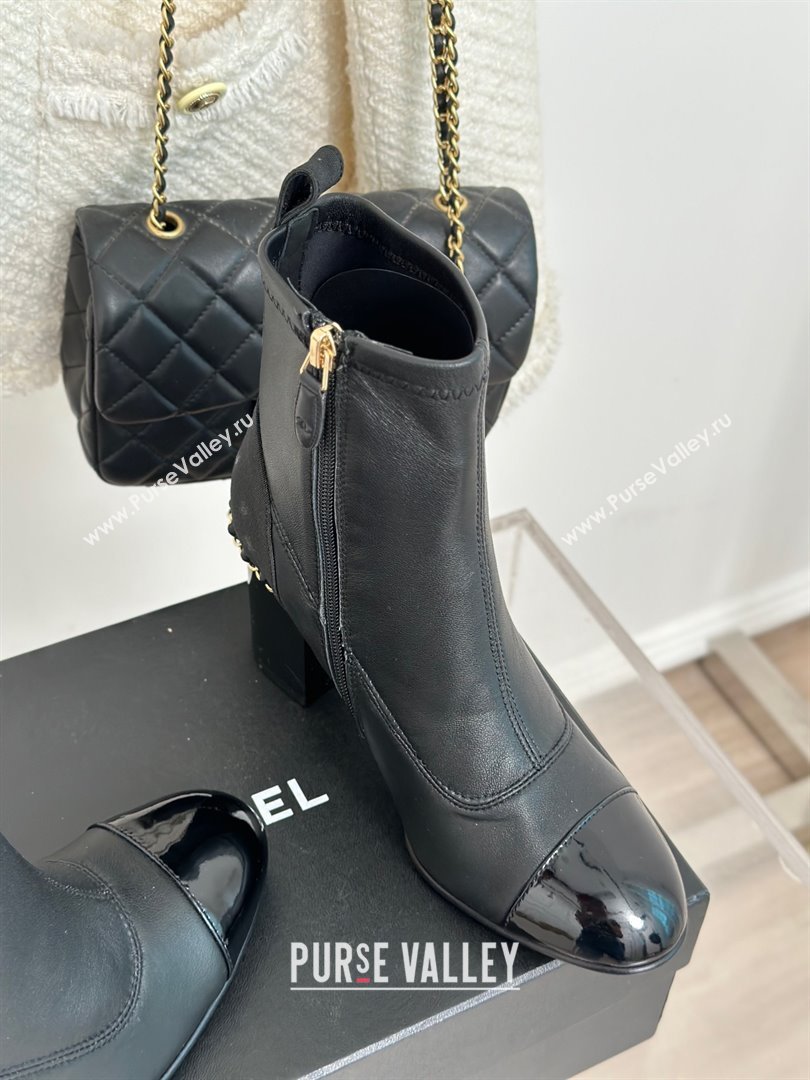 CHANEL heel 8.5cm sheepskin boots with chain black 2023 (clf-231016-16)