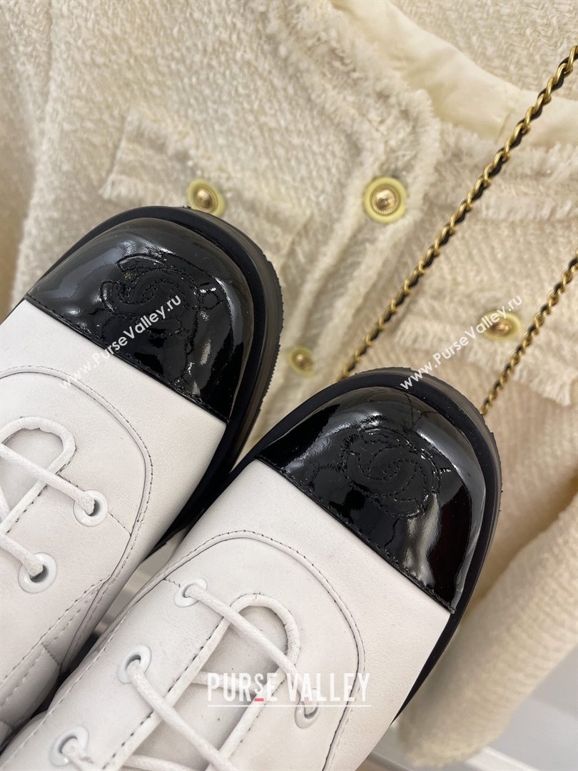 Chanel quilted Chain Lace-Ups ankle boots white 2023 (clf-231016-21)