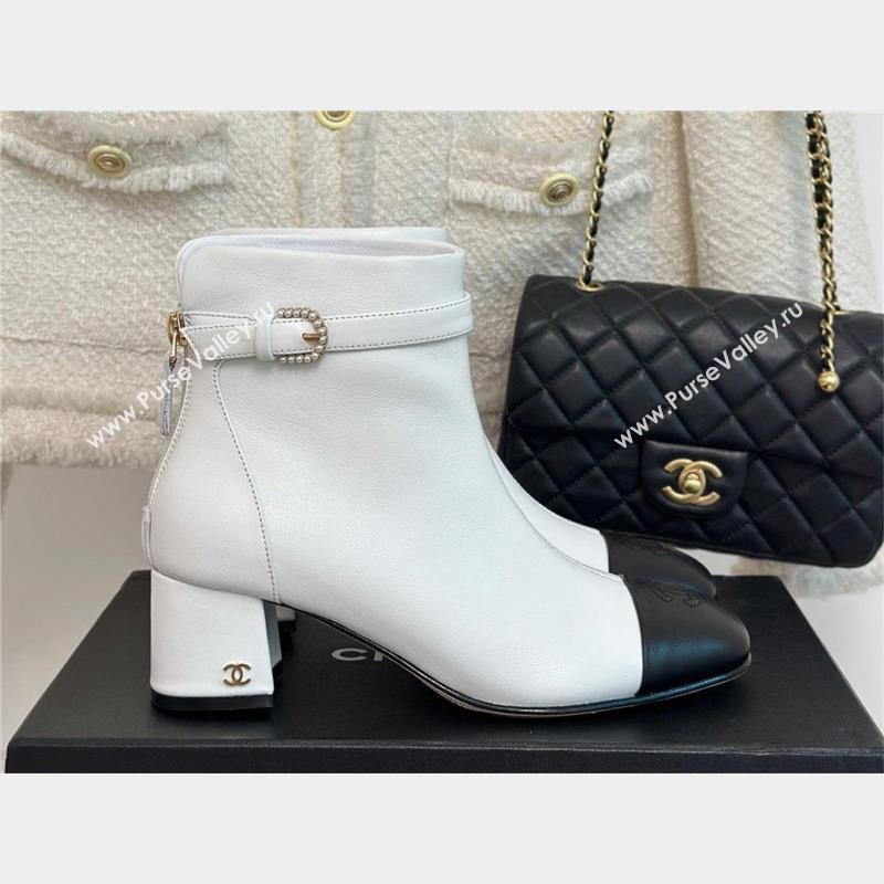 Chanel HEEL 5CM ankle boots WITH buckle white 2023 (CLF-231016-33)