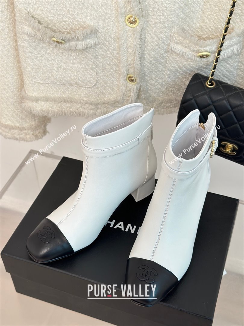 Chanel HEEL 5CM ankle boots WITH buckle white 2023 (CLF-231016-33)